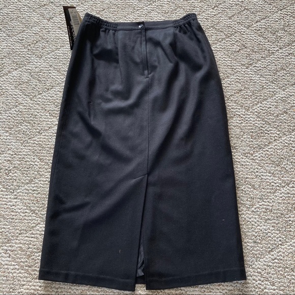 5/$15 NWT Sag Harbor Petite Black Wool Skirt 14P - Picture 2 of 8